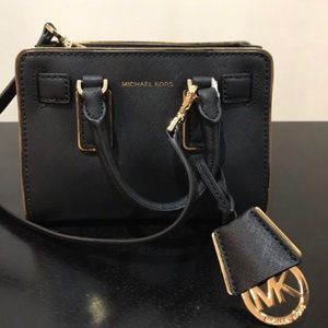 michael kors crossbody body